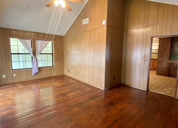 611 BOLSTER ST