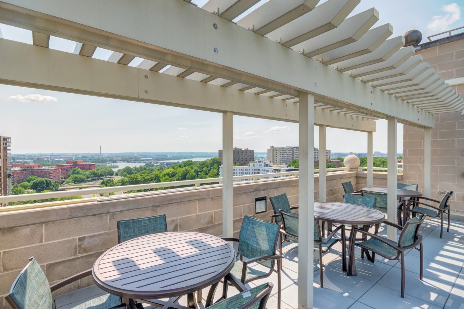 Parc Rosslyn Apartments