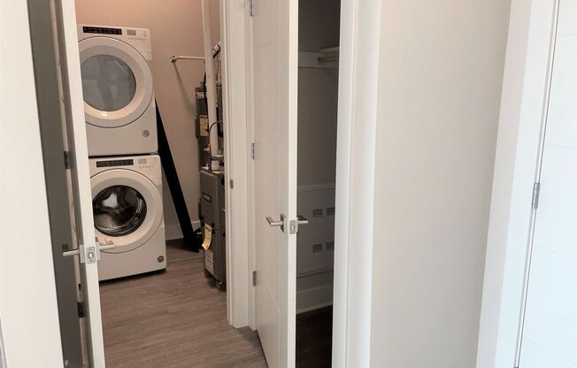 1 bed, 1 bath, 897 sqft, $1,925, Unit 321 Jefferson-512