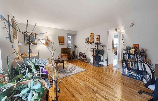 2104-24 W. Foster Ave