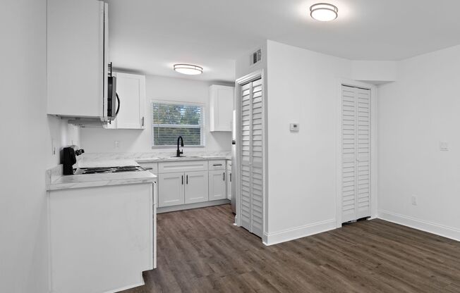 2 beds, 1.5 baths, 850 sqft, $1,695, Unit E109