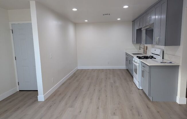 Newly Renovated 2 Bedroom 1 Bath