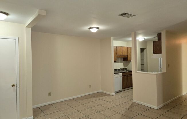 Easy access to shopping, interstate & Navy Federal complex!