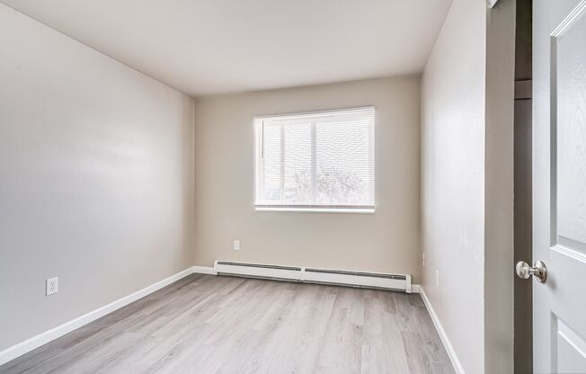 3 beds, 1.5 baths, 1,300 sqft, $1,699, Unit 105 - 01