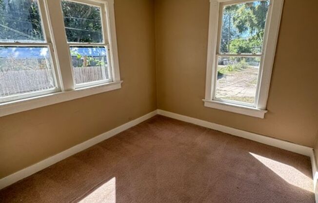 3 beds, 1 bath, $825