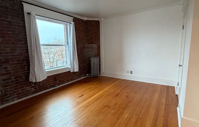 2 beds, 1 bath, $1,500, Unit 501