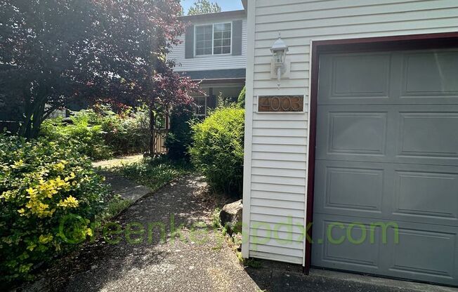 Beautiful 3-Bedroom House with 2.5 Bathrooms, attached garage, fully fenced backyard