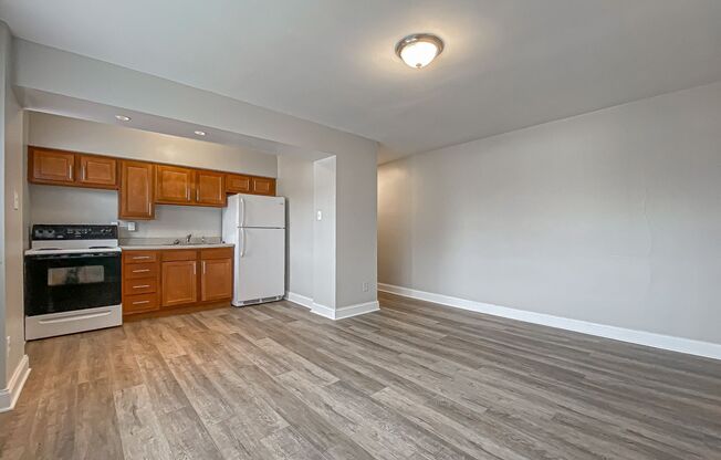 2 beds, 1 bath, 650 sqft, $825, Unit 313-04