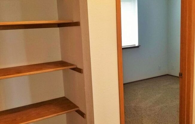 2 beds, 1.5 baths, 896 sqft, $1,495, Unit 698 LaSalle Street #4