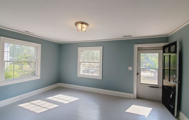 SUNSET PARK - 2 Bedroom House in quaint and sought after Sunset Park!