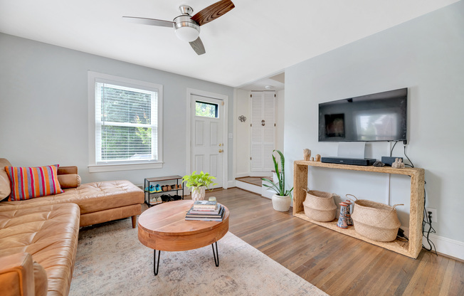 402 A E HOWELL AVE