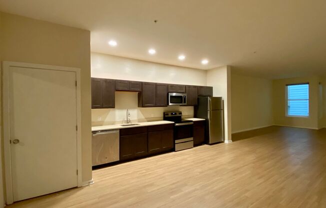 1 bed, 1 bath, 1,319 sqft, $1,467, Unit 415 Unit 102