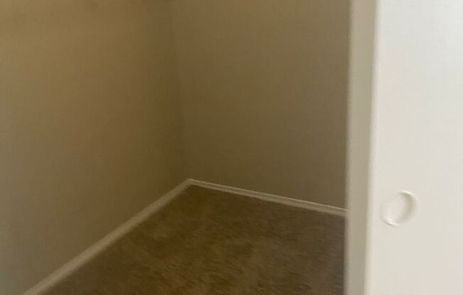 3 beds, 2 baths, 1,251 sqft, $1,725, Unit 0702