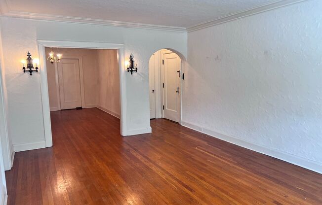 2 beds, 1 bath, 1,050 sqft, $1,695, Unit 01