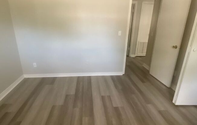 2 beds, 1 bath, 850 sqft, $800, Unit Unit 16