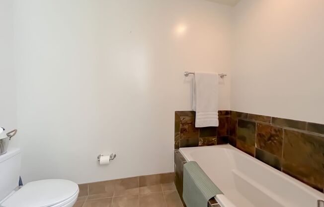 1 bed, 1 bath, $2,095