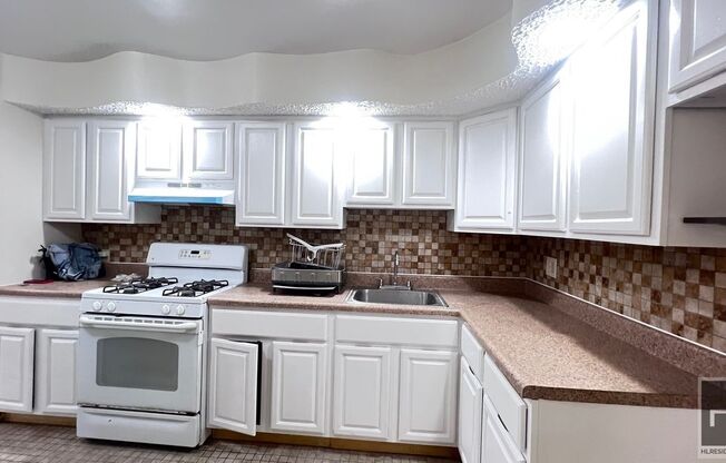 2070 E 55 ST