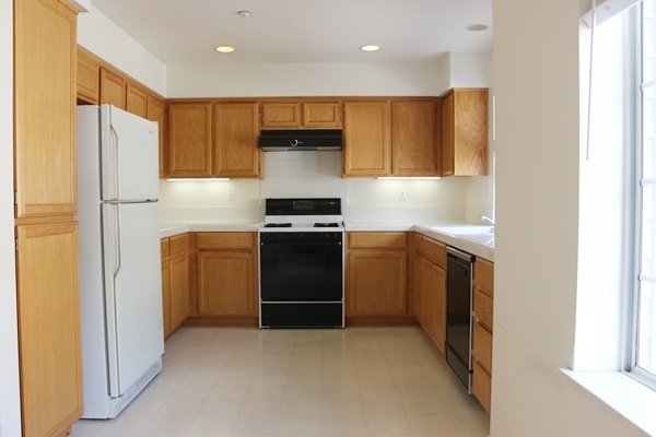 Excellent 3 Bed 2.5 Bath Town Home!