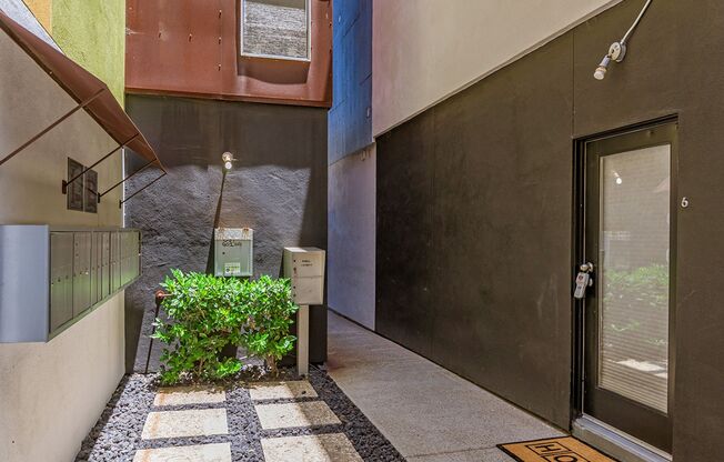 2 Bed 2 Bath in The Heart of Little Italy