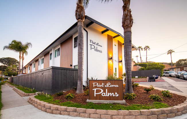 Point Loma Palms - $1,500 OFF 1ST MONTH'S RENT!!! Renovated 1 bed with washer/dryer, new appliance, LARGE patio.