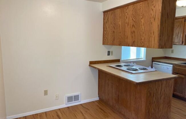 2 beds, 1.5 baths, $1,575, Unit 842/A/A