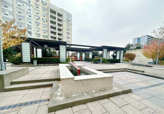 4026 COLLEGE PT BLVD