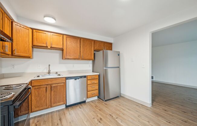 2 beds, 1 bath, 900 sqft, $1,595, Unit 16