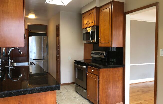 3 beds, 2 baths, 2,120 sqft, $3,500, Unit 406 Main