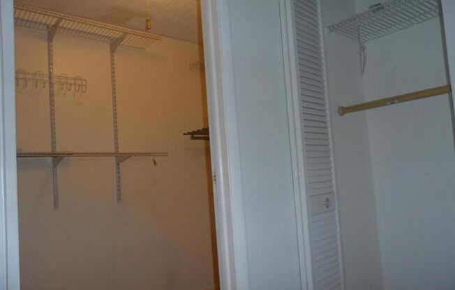 2 BEDROOM, 2 BATHROOM IN THE MID FLOOR UNIT,