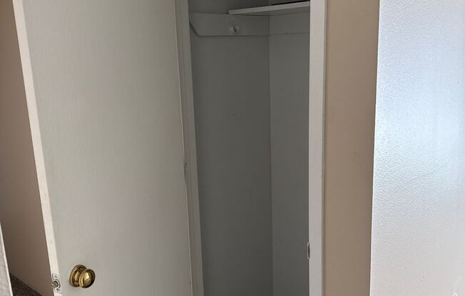 2 beds, 1 bath, 800 sqft, $995, Unit 405-18