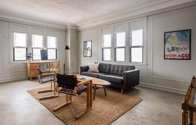 2 beds, 1 bath, 1,000 sqft, $1,646, Unit 202