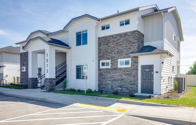 2 beds, 2 baths, $1,572, Unit L202