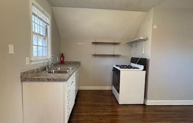 1 bed, 1 bath, 700 sqft, $750, Unit 332