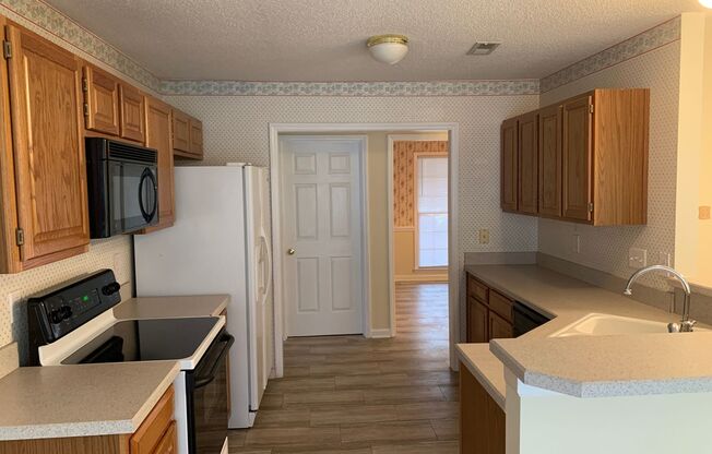 Beautiful Home located in the Brynmoor Community!