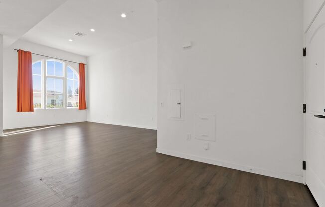 1 bed, 2 baths, 748 sqft, $4,500, Unit #102