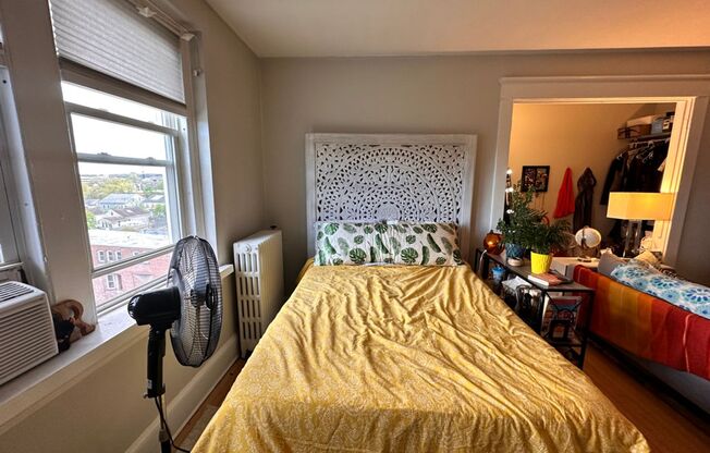 Studio, 1 bath, 300 sqft, $1,425, Unit Unit 605