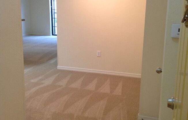2 beds, 1 bath, $1,595, Unit ORANGE COUNTY