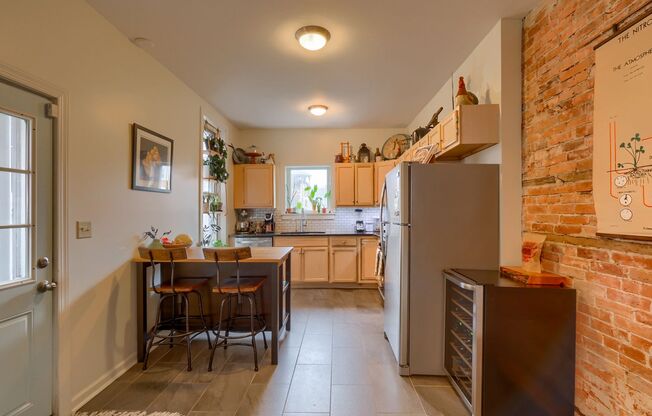 Large 3 Bedroom in Midtown