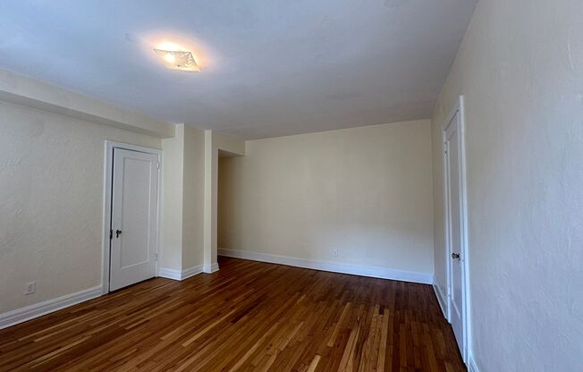 Studio, 1 bath, 294 sqft, $1,415, Unit New King Edward  4A3