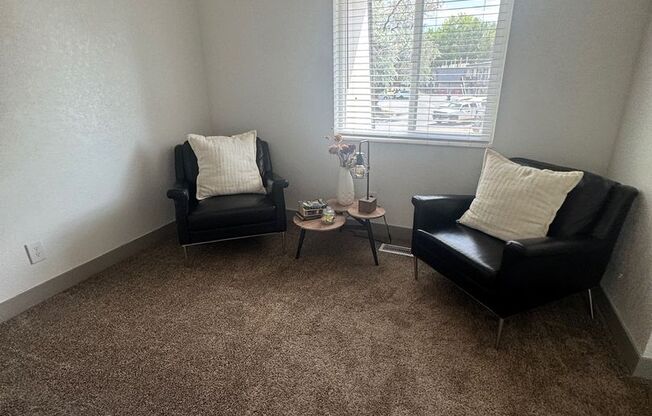2 beds, 1 bath, 950 sqft, $1,295, Unit B5