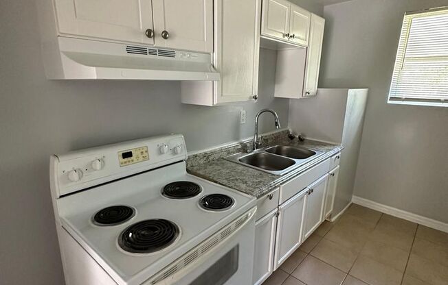 2 beds, 1 bath, 750 sqft, $900, Unit Unit 4