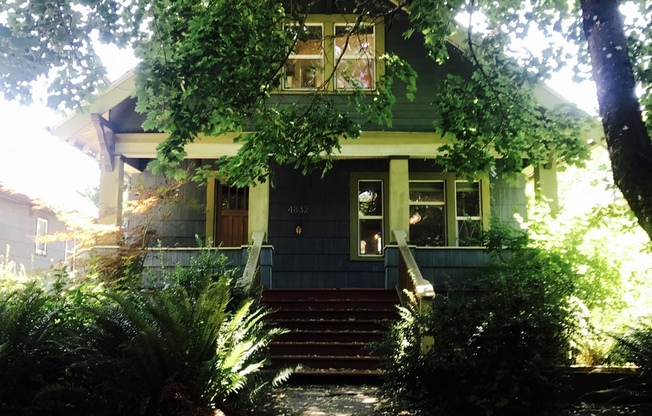 2 Weeks Free! Classic Portland Charm with Sunroom and Deck in the Heart of SE, Garbage and Gas Included!