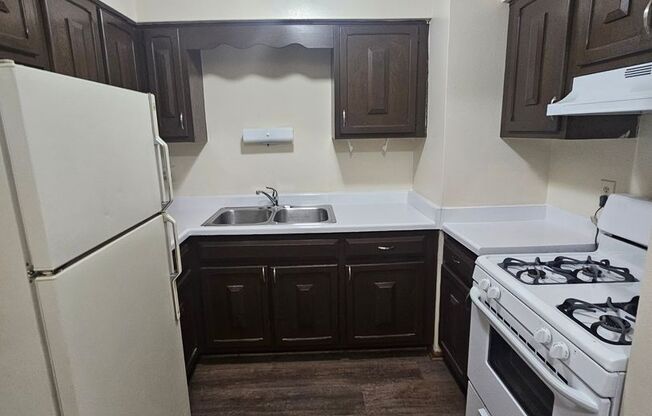 1 bed, 1 bath, 700 sqft, $899, Unit Custer-308