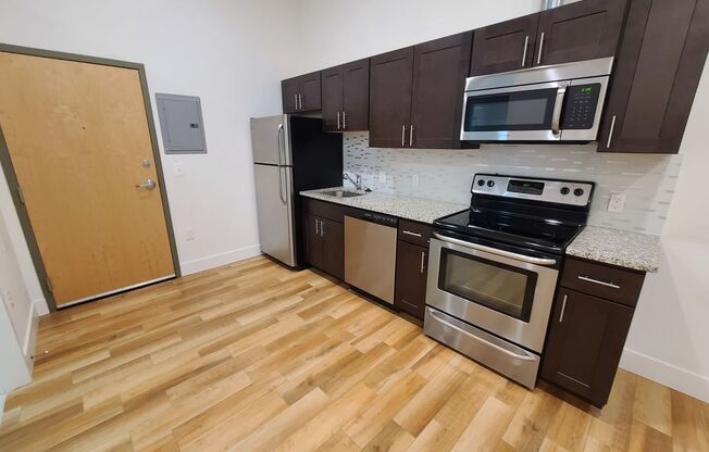 Studio, 1 bath, 441 sqft, $995, Unit 206