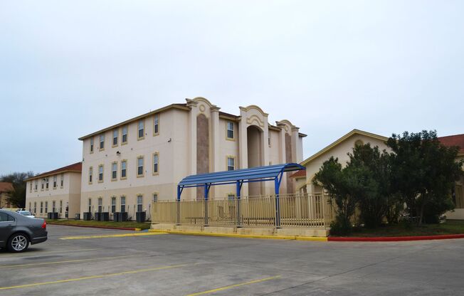 1 bed, 1 bath, 679 sqft, $995, Unit Villa Dorada 9