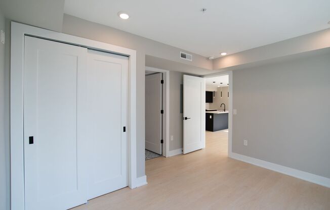 1 bed, 1 bath, 761 sqft, $1,850, Unit 300