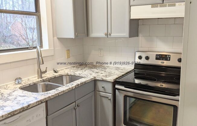 3 Bed 2 Bath w/ Master Bed downstairs near Crossroads Plaza, REI