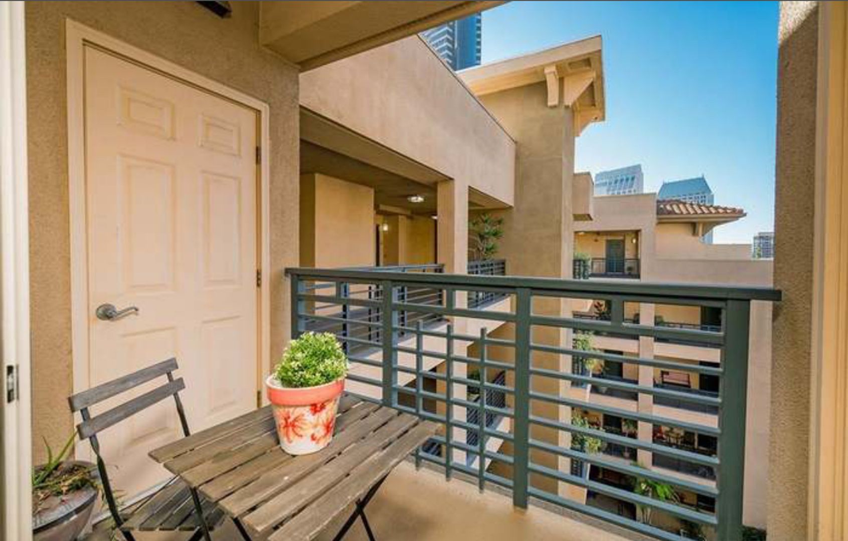 1 bed/1 bath condo unit