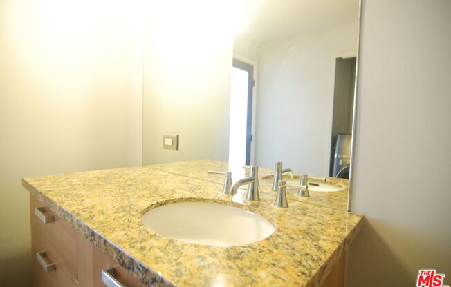 1 bed, 1 bath, 470 sqft, $2,000, Unit 907