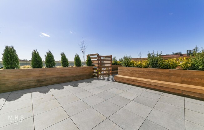 2 beds, 1 bath, $2,724, Unit J4